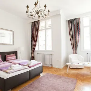 Apartment Chic & Charm